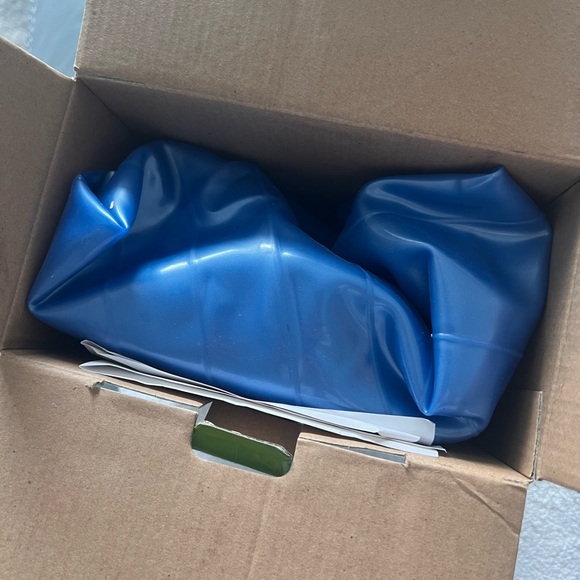 NordicTrack Fitness Ball 65cm Ideal for heights 5'3" to 5'11" - Brand New. - Picture 6 of 6